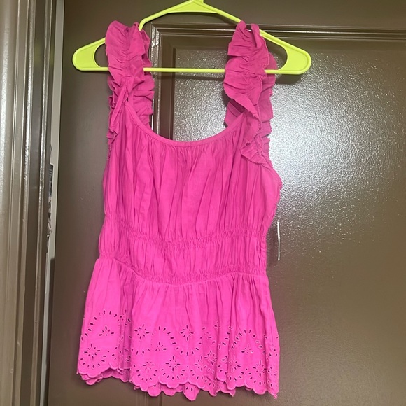 Super cute magenta tank top - Picture 1 of 5